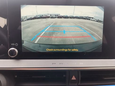 Used 2024 Toyota Prius XLE FWD image 17