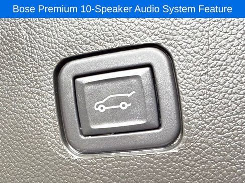 Used 2023 Chevrolet Traverse RS image 17