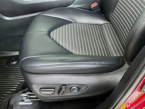 Used 2022 Toyota Highlander XSE image 29