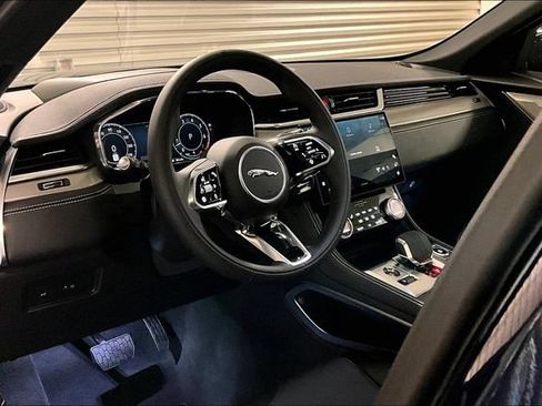 Certified 2026 Jaguar F-PACE R-Dynamic S AWD/4WD image 7