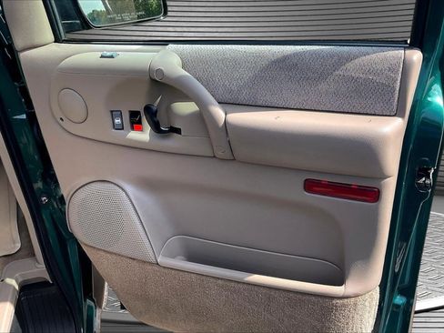 Used 2000 Chevrolet Astro Passenger RWD image 24