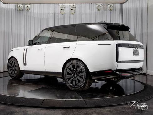Used 2025 Land Rover Range Rover Autobiography AWD/4WD image 8