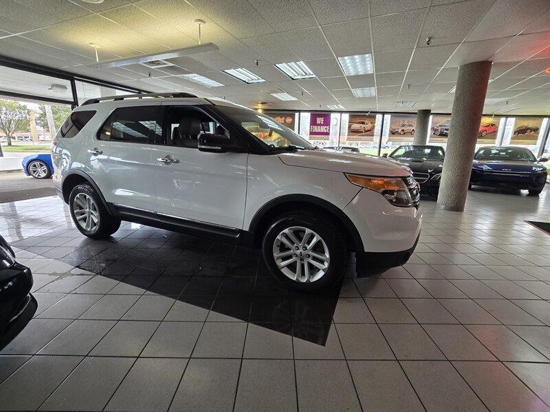 Used 2015 Ford Explorer XLT w/ Equipment Group 202B AWD/4WD image 3