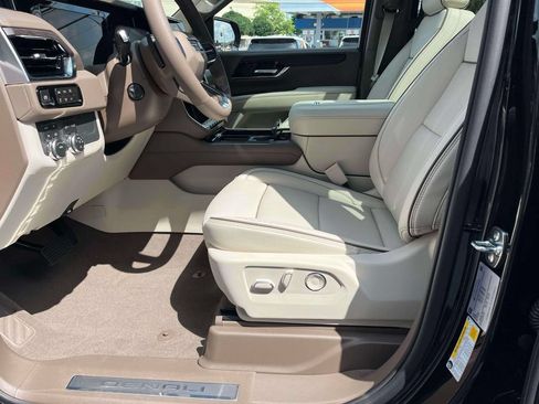 New 2026 GMC Yukon Denali w/ Sun & Power Step Package AWD/4WD image 24