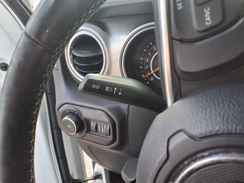 Used 2019 Jeep Wrangler Unlimited Sahara image 17