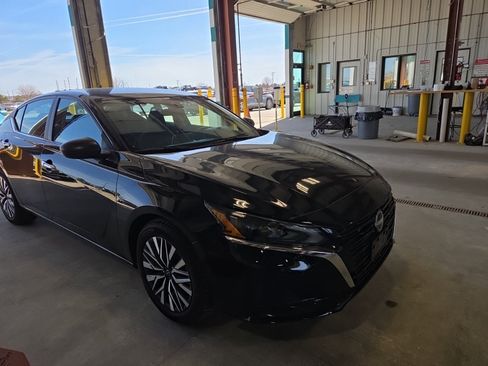 Used 2025 Nissan Altima 2.5 SV image 6