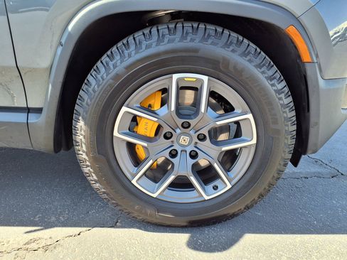 Used 2022 Rivian R1T Adventure AWD/4WD image 9