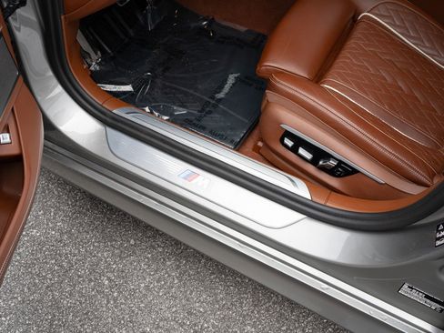 Used 2022 BMW 750i xDrive w/ Autobahn Package image 30