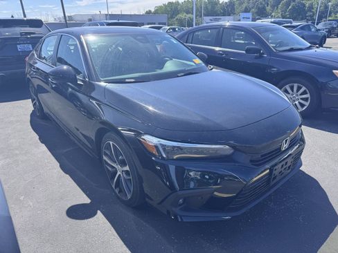 Used 2023 Honda Civic Touring image 3