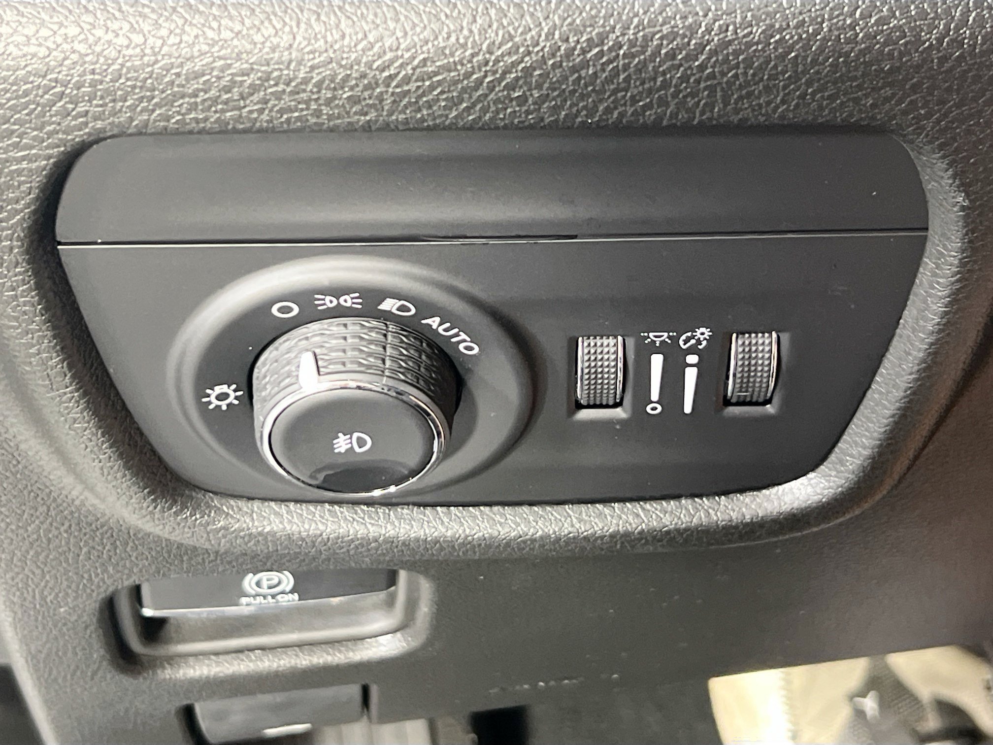 Used 2023 Jeep Grand Cherokee Limited AWD/4WD image 10