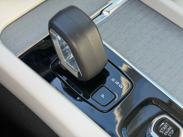 Certified 2024 Volvo XC60 B5 Plus AWD/4WD image 27