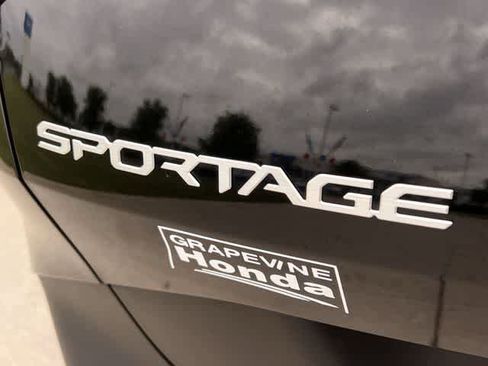 Used 2025 Kia Sportage EX w/ Premium Package image 8