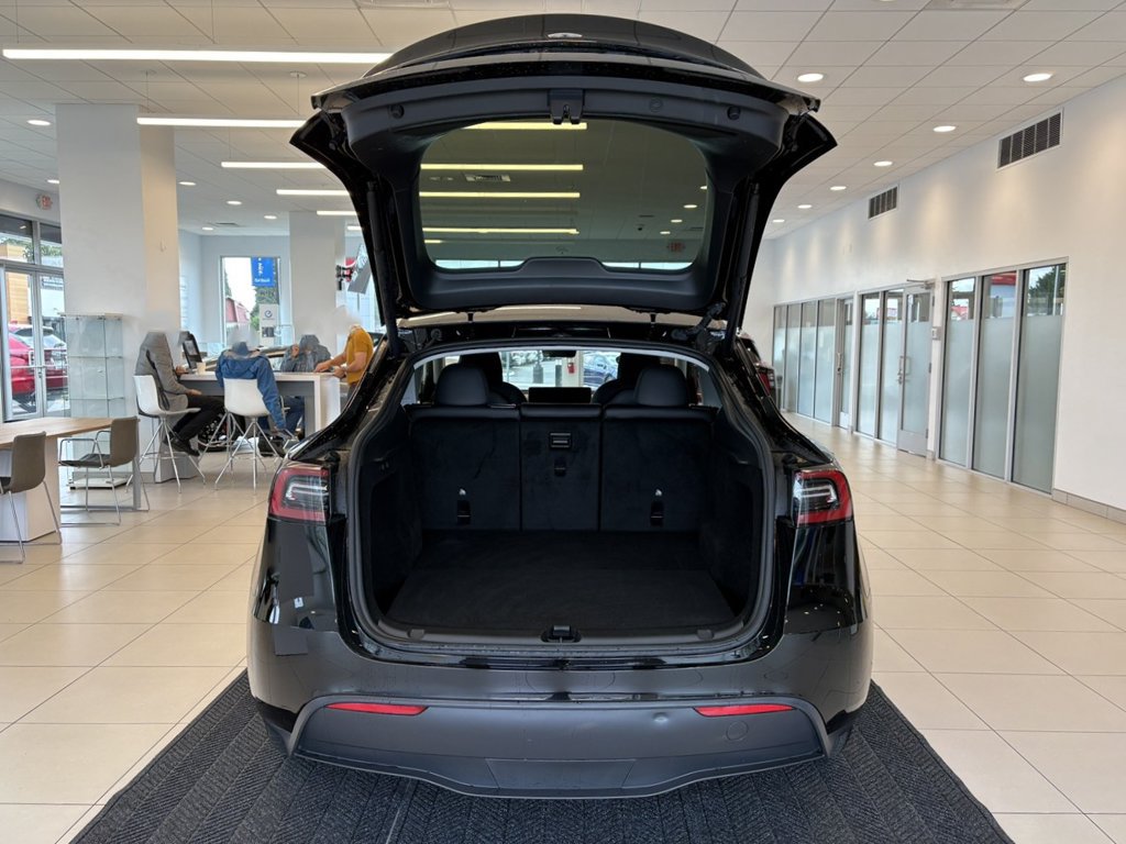 Used 2025 Tesla Model Y Long Range RWD image 9