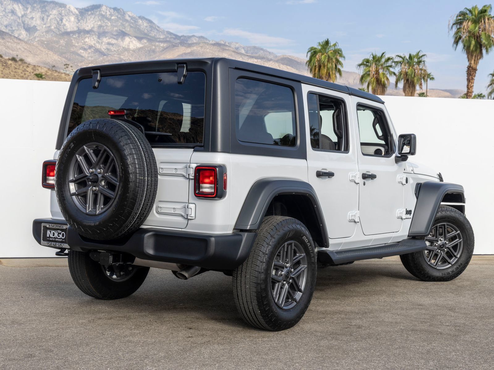 Used 2025 Jeep Wrangler Unlimited Sport AWD/4WD image 12