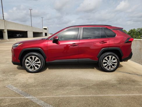 Used 2023 Toyota RAV4 XLE Premium FWD image 5