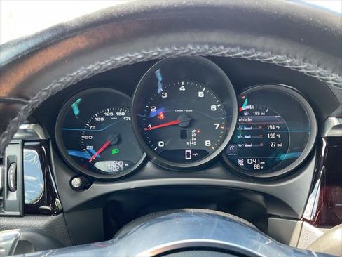 Used 2019 Porsche Macan AWD/4WD image 27