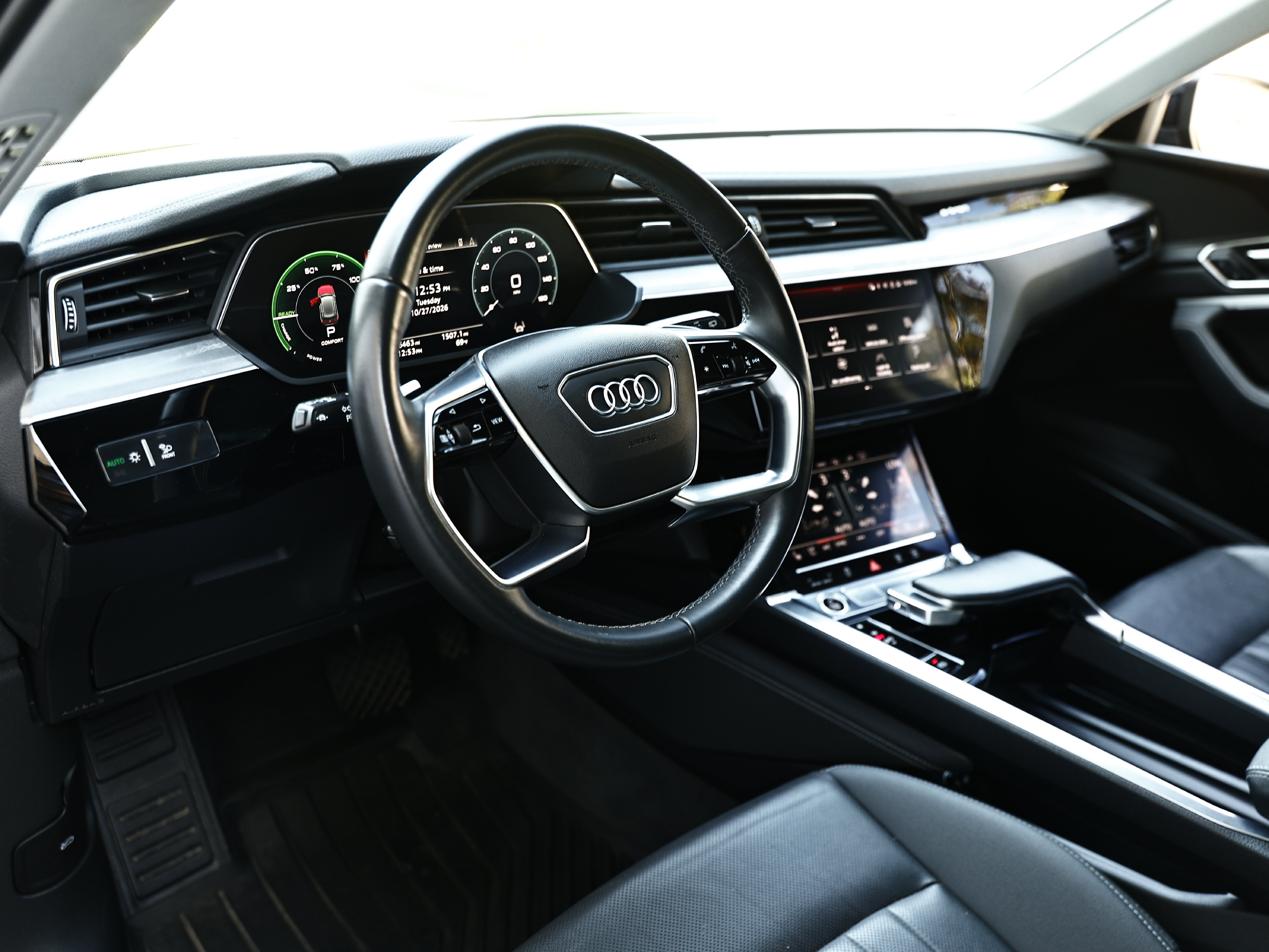 Used 2024 Audi Q8 e-tron Premium Plus AWD/4WD image 19