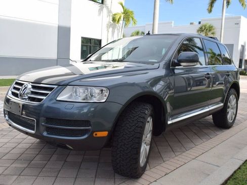 Used 2004 Volkswagen Touareg V10 TDI AWD/4WD image 2