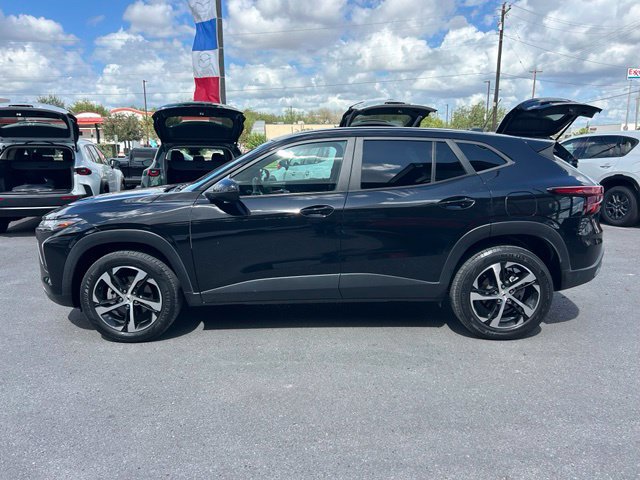 Used 2024 Chevrolet Trax RS w/ Driver Confidence Package FWD image 4