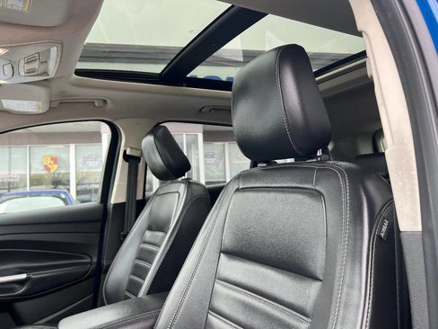 Used 2019 Ford Escape SEL image 17