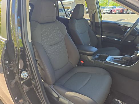 Used 2024 Toyota RAV4 XLE image 24