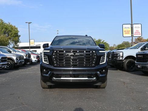 Used 2025 GMC Yukon Denali Ultimate AWD/4WD image 2