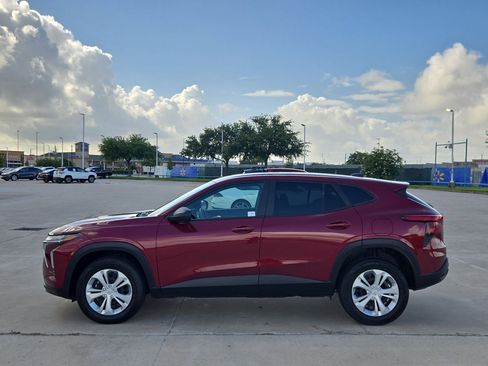 Used 2025 Chevrolet Trax LS FWD image 7