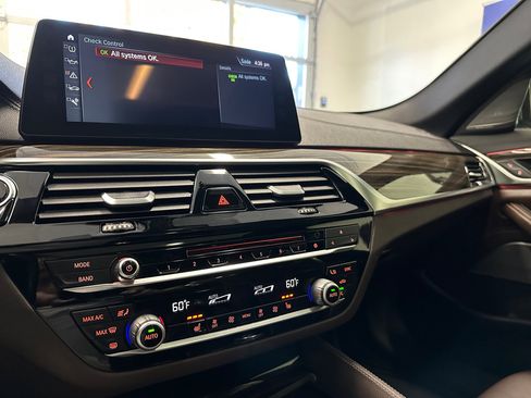 Used 2018 BMW M550i xDrive image 53