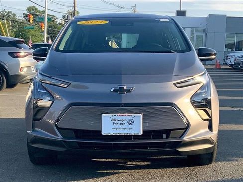 Used 2023 Chevrolet Bolt LT w/ Infotainment Package FWD image 8