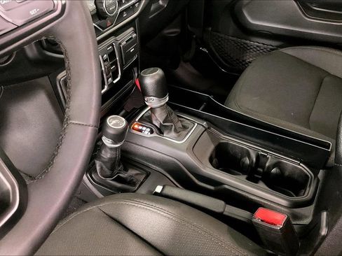 Used 2023 Jeep Gladiator Sport AWD/4WD image 17