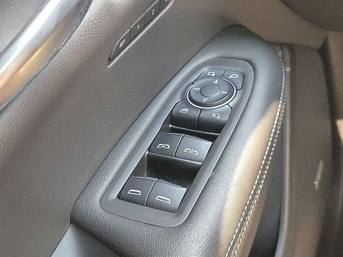 Used 2020 Cadillac XT6 Premium Luxury AWD/4WD image 12
