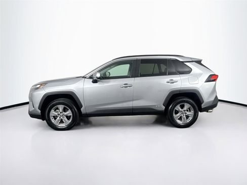 Used 2022 Toyota RAV4 XLE image 9