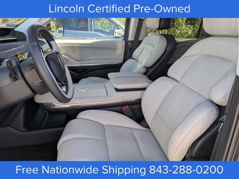 Certified 2025 Lincoln Navigator Reserve image 23