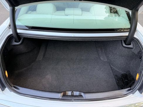 Used 2015 Chrysler 300 Limited RWD image 9
