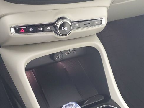 Certified 2026 Volvo XC40 B5 Plus w/ Protection Package Premier AWD/4WD image 33