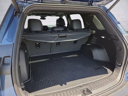 Used 2025 Chevrolet Equinox LT w/ Convenience Package II AWD/4WD image 9