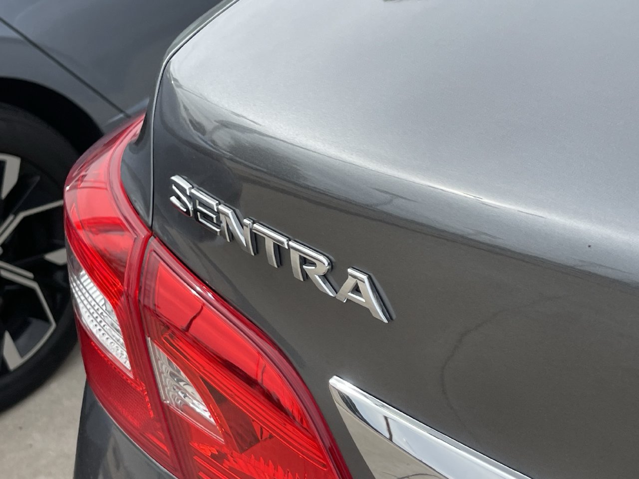 Used 2019 Nissan Sentra SV FWD image 5