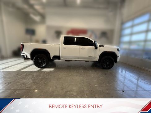 Used 2024 GMC Sierra 2500 AT4 AWD/4WD image 5