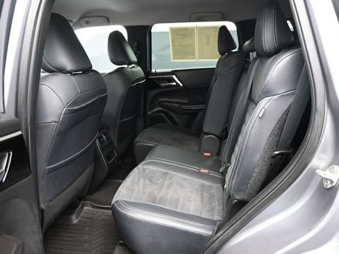 Used 2022 Mitsubishi Outlander SE AWD/4WD image 9