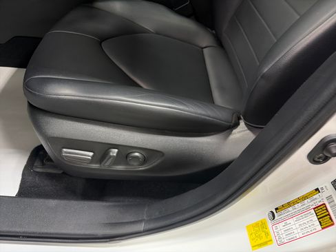 Used 2022 Toyota Highlander XLE AWD/4WD image 14