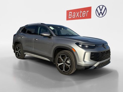 New 2025 Volkswagen Tiguan SE image 1