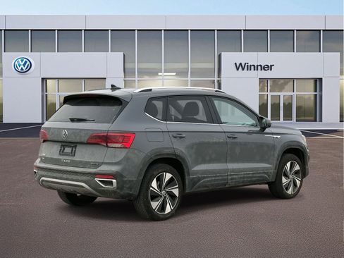 Used 2024 Volkswagen Taos SE w/ Panoramic Sunroof Package image 4