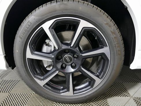 New 2025 Audi Q3 2.0T Premium Plus image 9