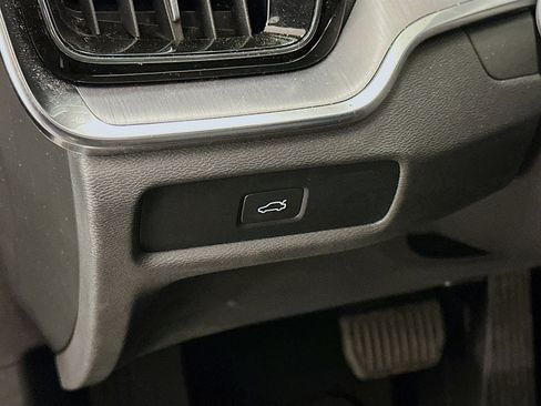 Used 2025 Volvo S60 B5 Core image 17