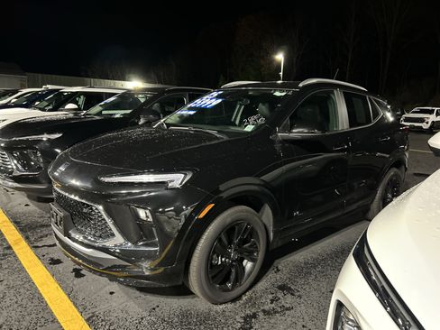 Used 2025 Buick Encore GX Sport Touring image 38