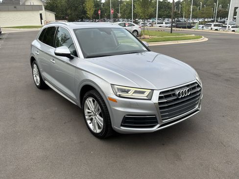 Used 2019 Audi Q5 2.0T Premium Plus w/ Premium Plus Package AWD/4WD image 2