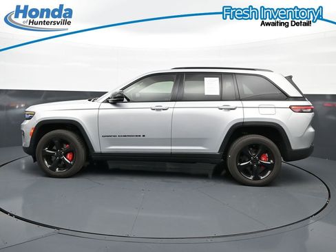 Used 2023 Jeep Grand Cherokee Altitude AWD/4WD image 6