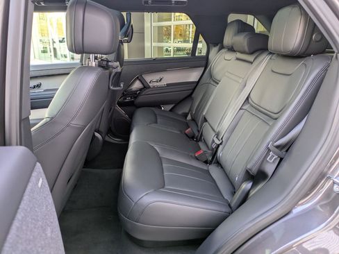 Used 2025 Land Rover Range Rover Sport SE image 30