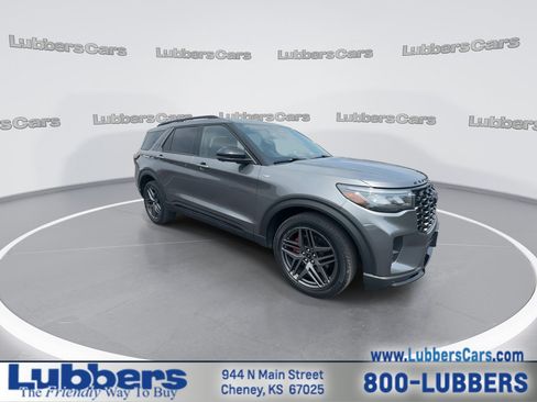 Used 2025 Ford Explorer ST-Line w/ ST-Line Street Pack AWD/4WD image 2