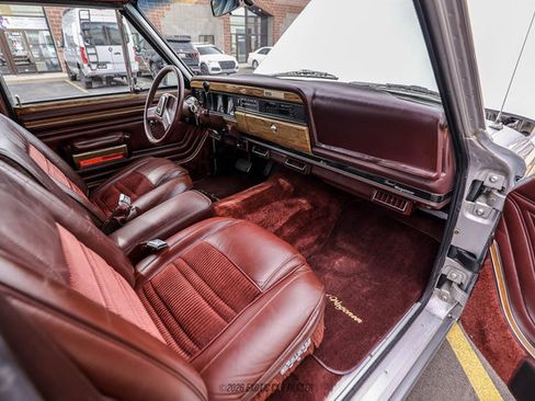 Used 1991 Jeep Grand Wagoneer AWD/4WD image 45